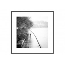 Авторская арт-фотография бег по вертикали (george rouchin photography) черный 42x42 см.